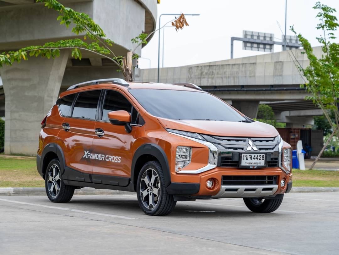 2020 Mitsubishi Xpander สีน้ำตาล