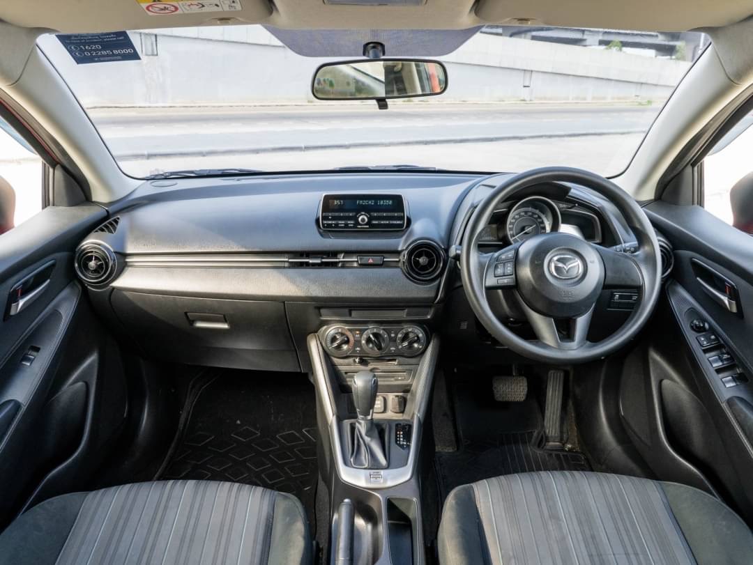 2016 Mazda 2 Sedan (4 ประตู) สีแดง