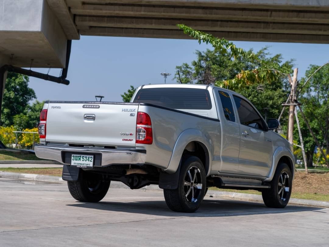 2014 Toyota Hilux Revo Prerunner สีเงิน