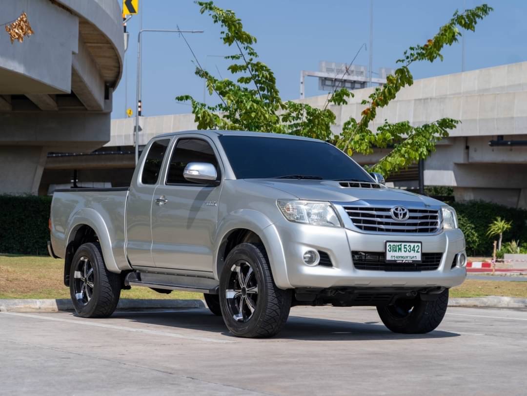 2014 Toyota Hilux Revo Prerunner สีเงิน