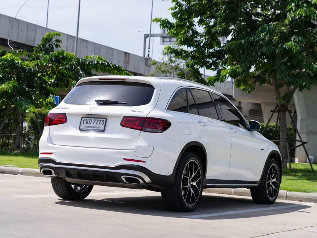 2020 Mercedes-Benz GLC-Class GLC Coupe GLC 300 e 4MATIC Coupe AMG สีขาว