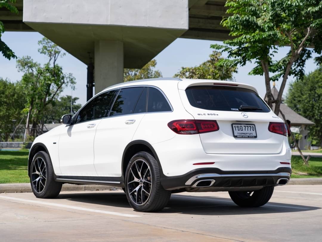 2020 Mercedes-Benz GLC-Class GLC Coupe GLC 300 e 4MATIC Coupe AMG สีขาว