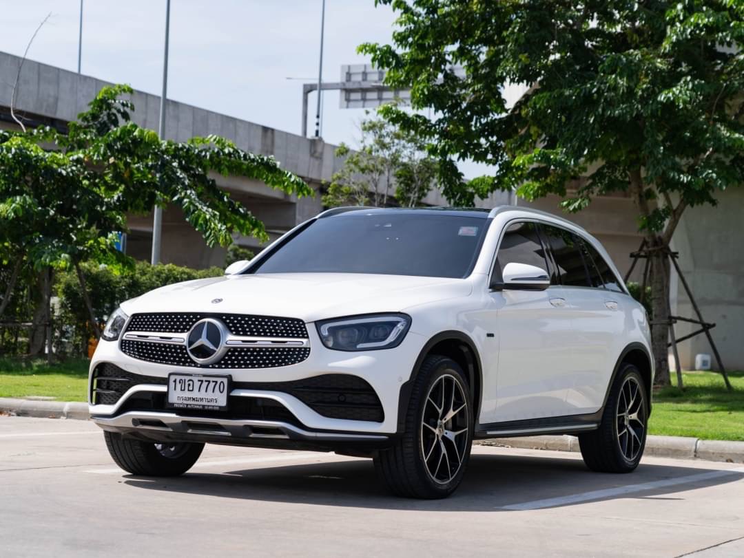 2020 Mercedes-Benz GLC-Class GLC Coupe GLC 300 e 4MATIC Coupe AMG สีขาว