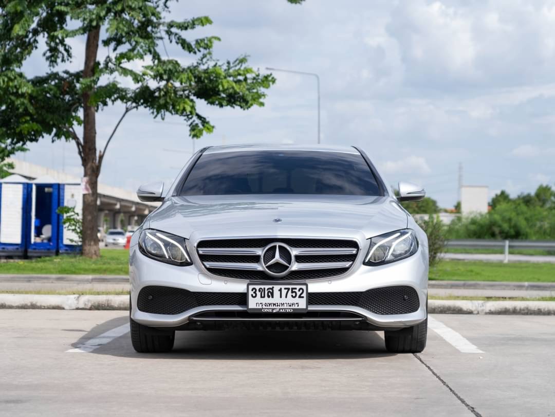 2018 Mercedes-Benz E-Class W213 E300e สีเงิน