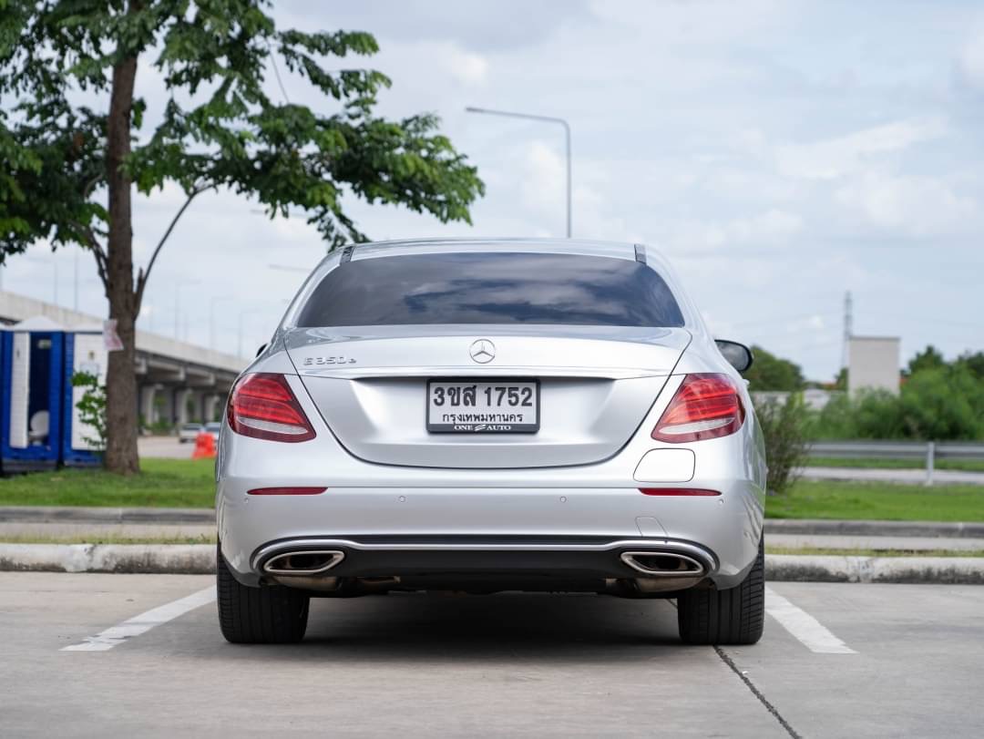 2018 Mercedes-Benz E-Class W213 E300e สีเงิน