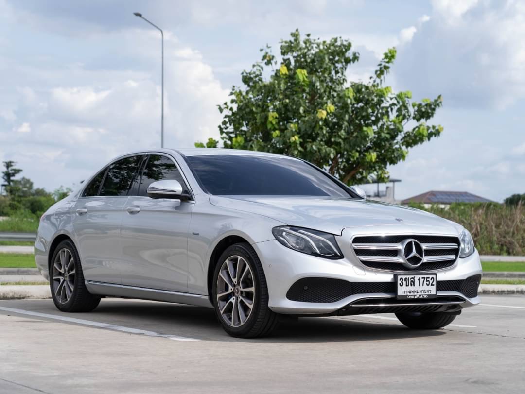 2018 Mercedes-Benz E-Class W213 E300e สีเงิน