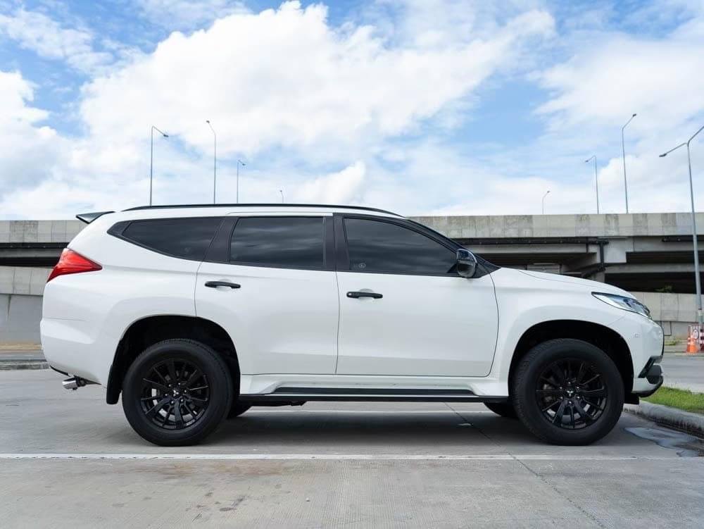 2019 Mitsubishi Pajero สีขาว