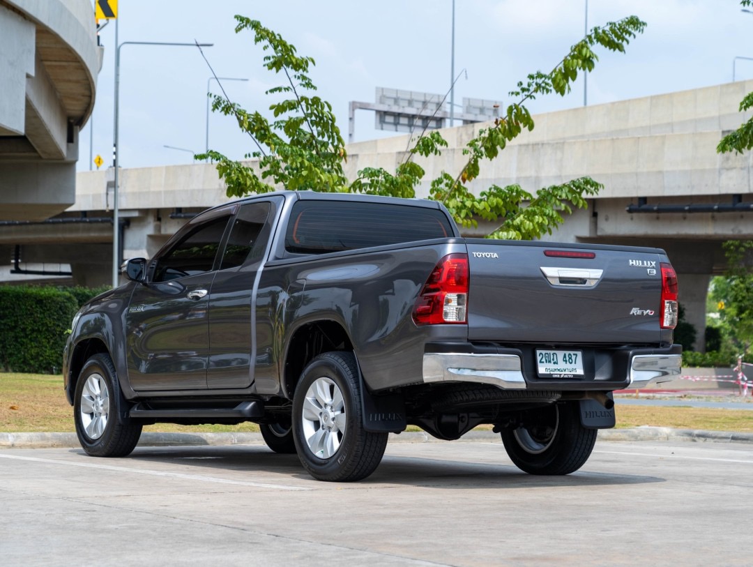 2018 Toyota Hilux Revo Smart cab สีเทา