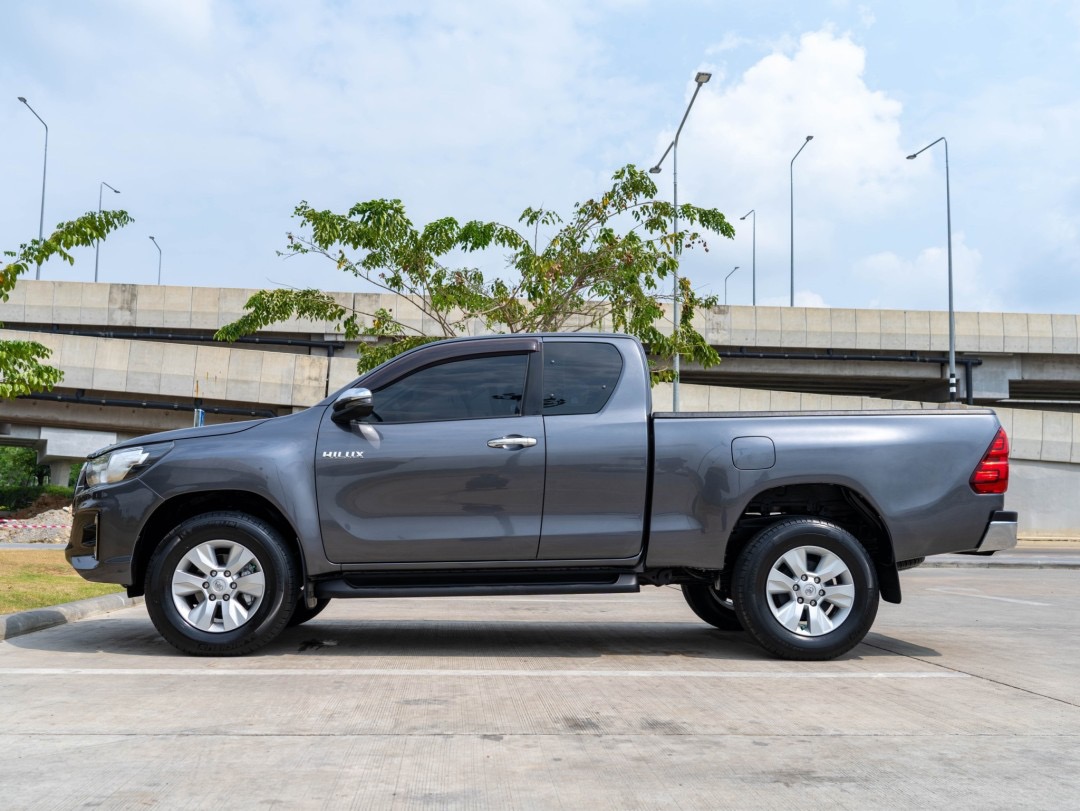 2018 Toyota Hilux Revo Smart cab สีเทา