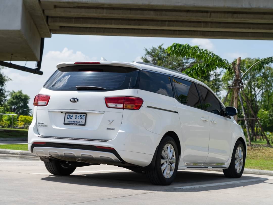 2018 Kia Grand Carnival สีขาว