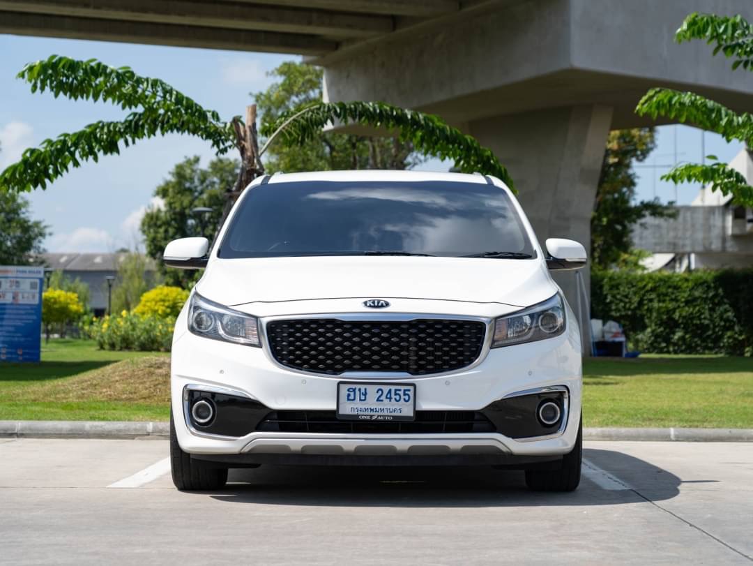 2018 Kia Grand Carnival สีขาว