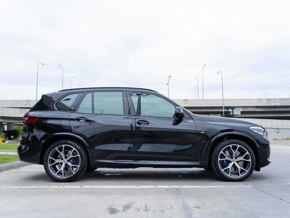 2022 BMW X5 G05 สีดำ