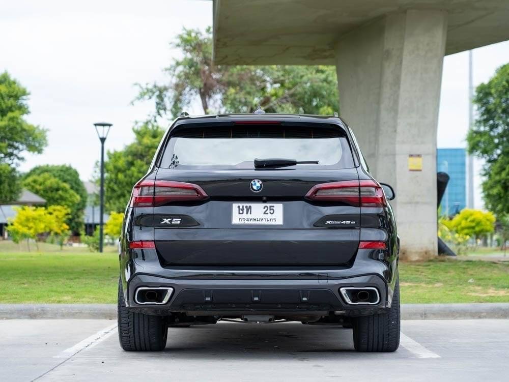 2022 BMW X5 G05 สีดำ