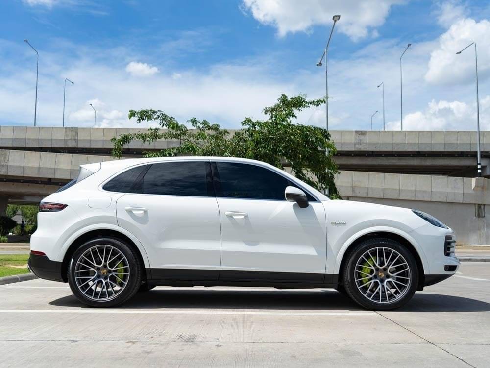 2021 Porsche Cayenne E-Hybrid สีขาว