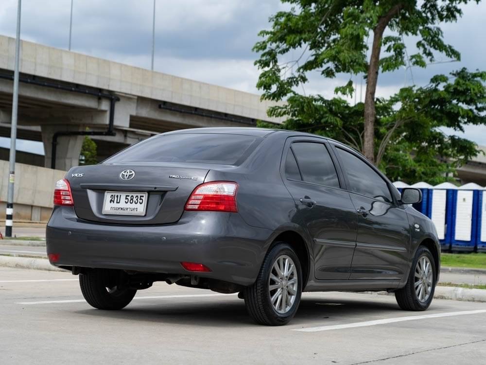 2013 Toyota Vios สีเทา