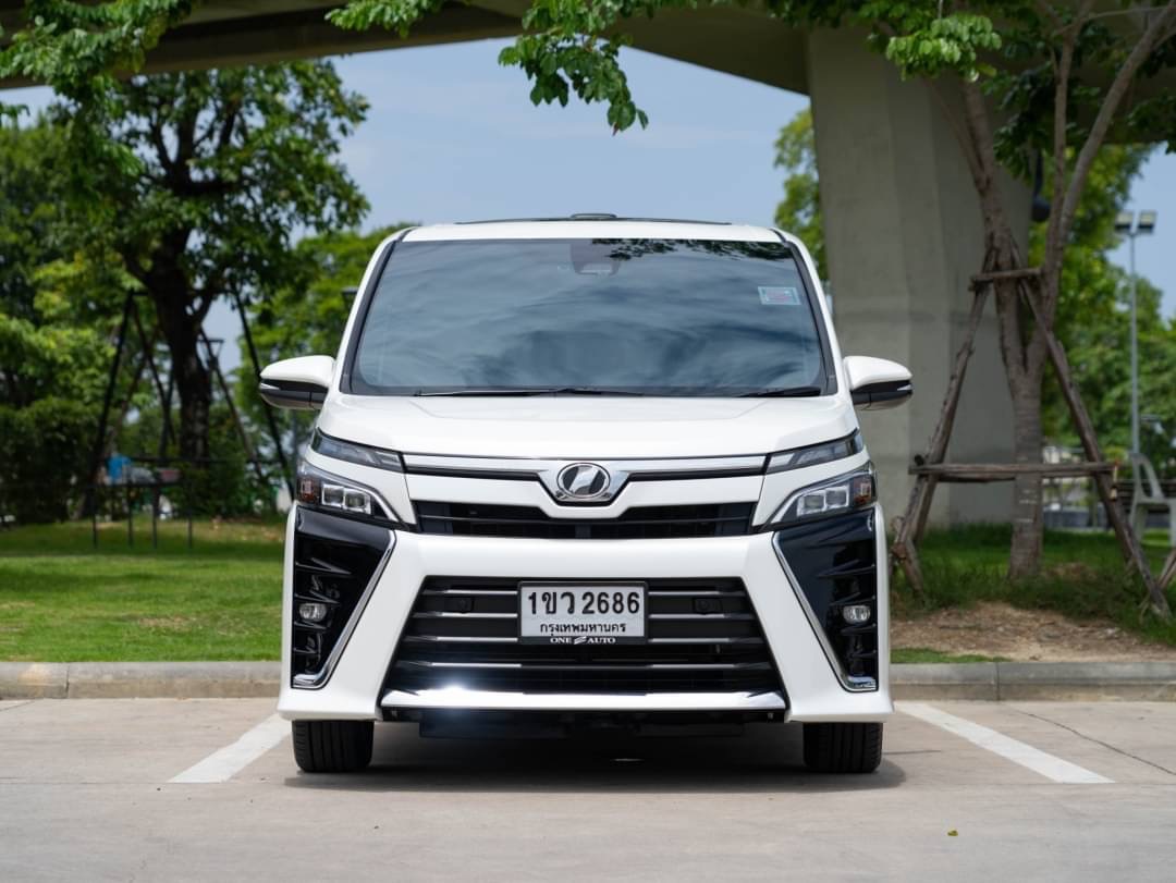 2021 Toyota Voxy สีขาว