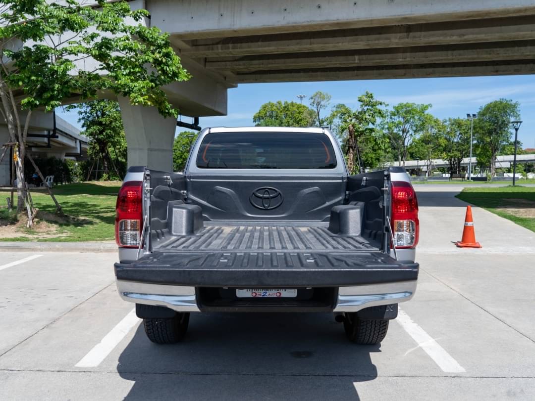 2018 Toyota Hilux Revo Smart cab สีเงิน