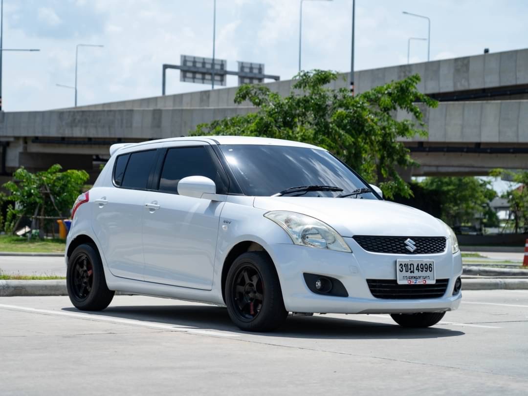 2012 Suzuki Swift 1.5 สีขาว