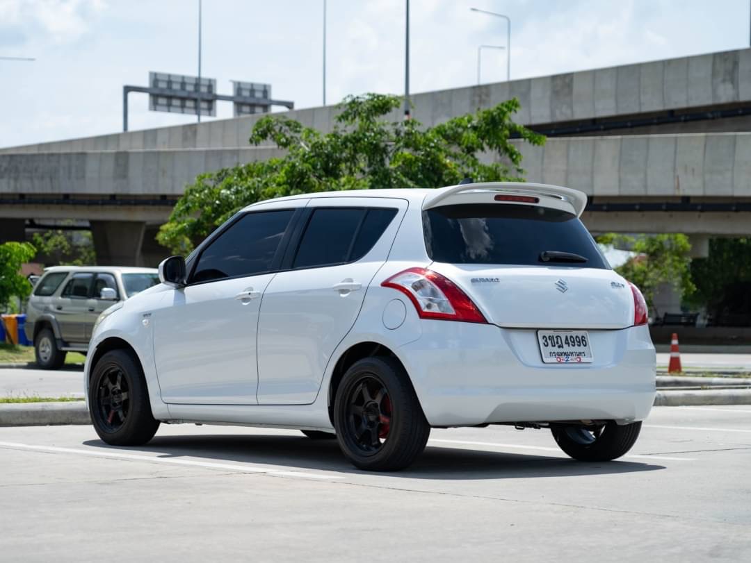 2012 Suzuki Swift 1.5 สีขาว