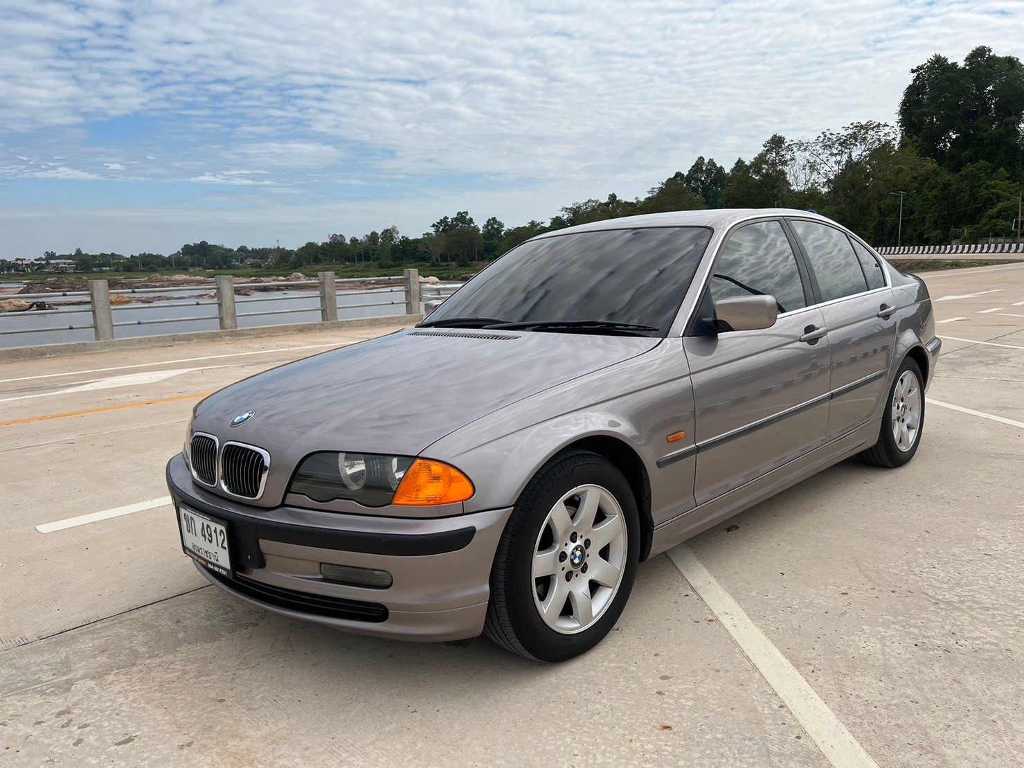 2001 BMW 332i E46 สีน้ำตาล