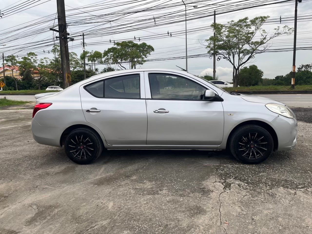 2012 Nissan Almera สีเงิน