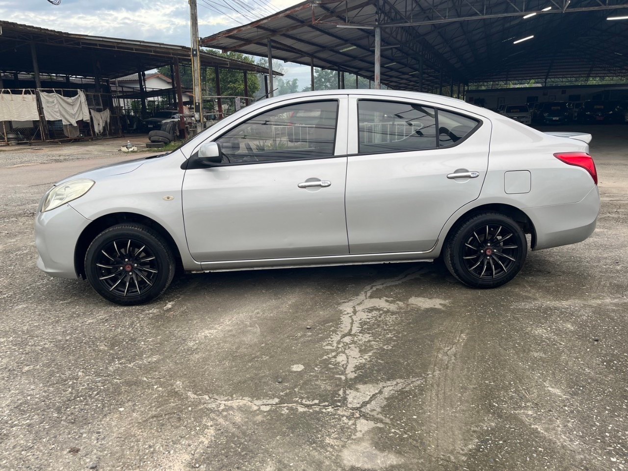 2012 Nissan Almera สีเงิน