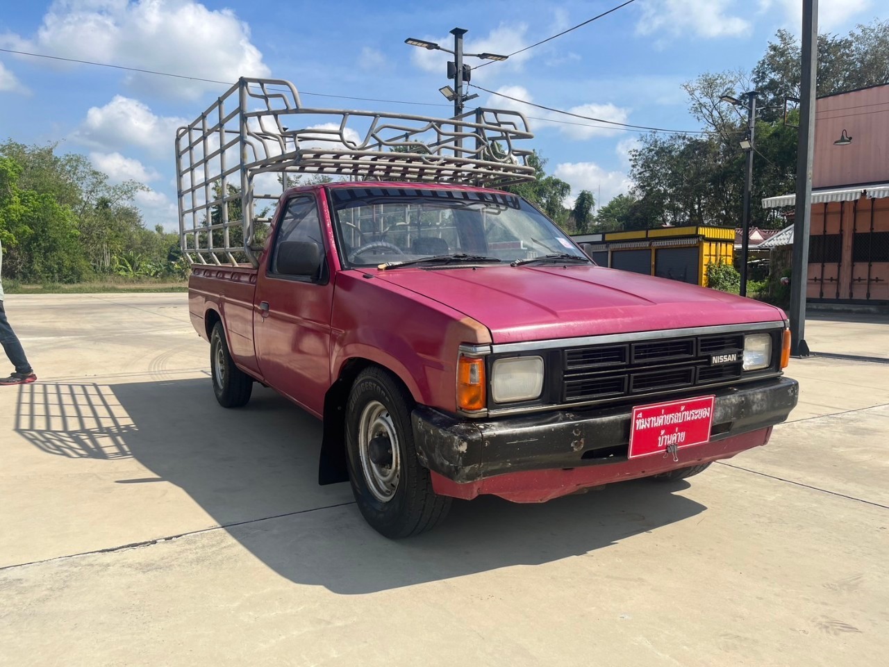 1987 Nissan Big M สีแดง