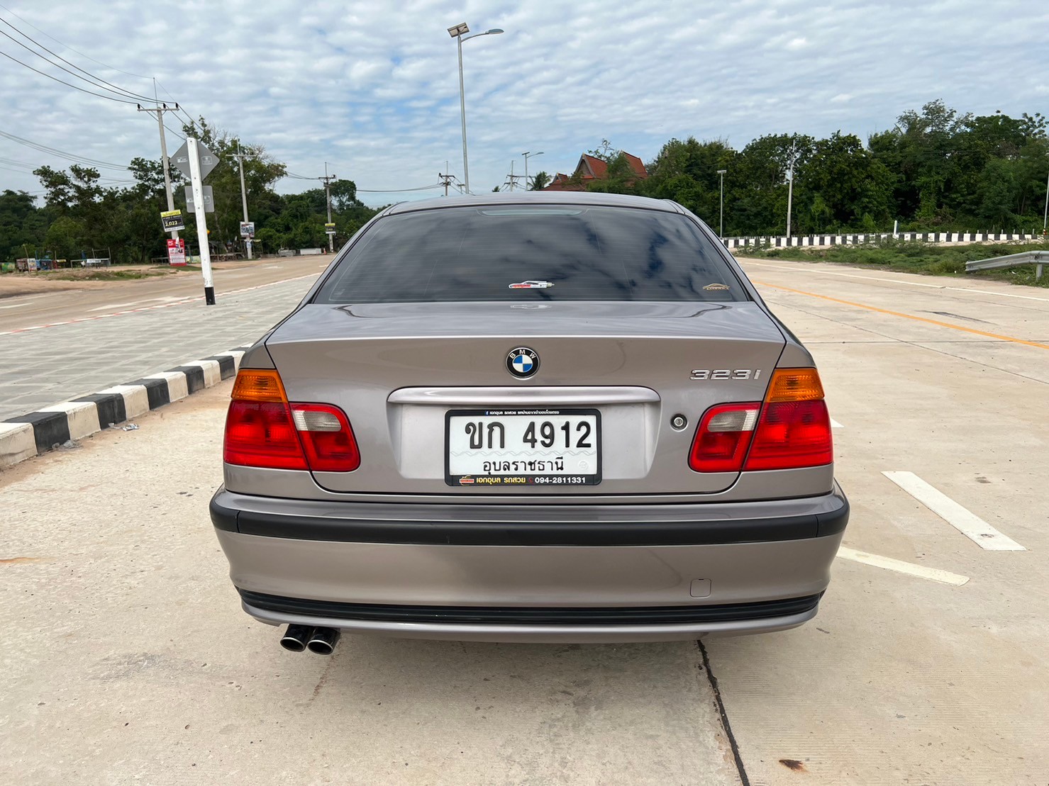 2001 BMW 323i E46 สีเทา