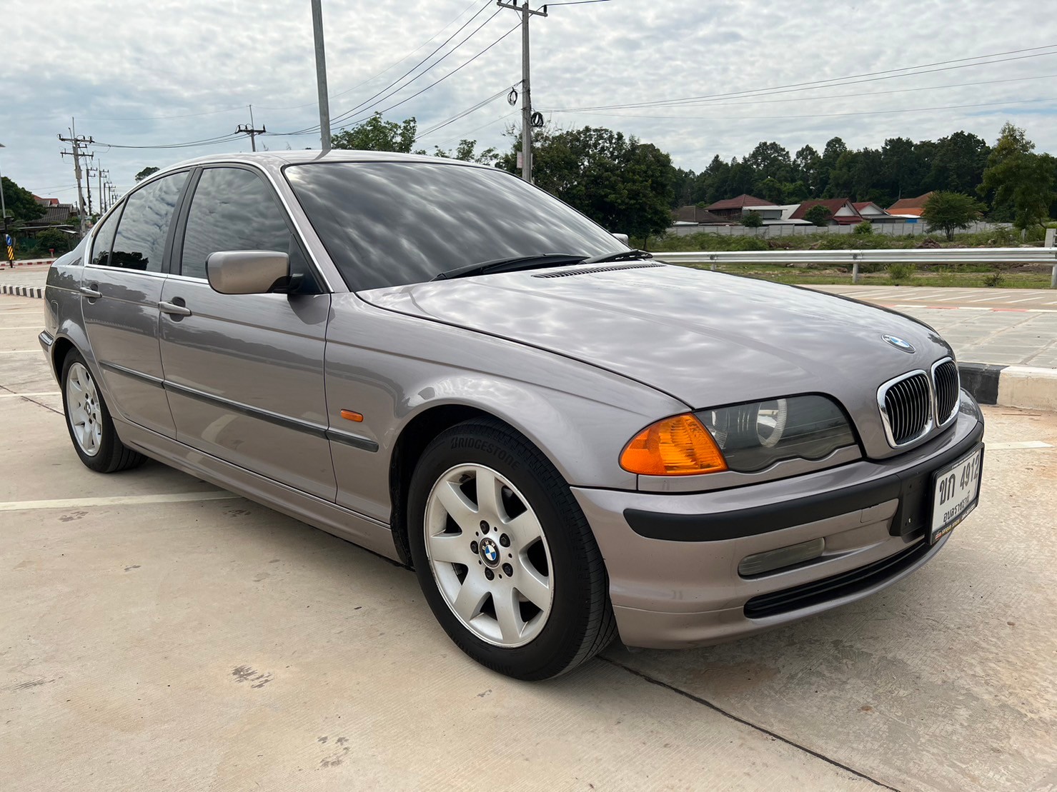 2001 BMW 323i E46 สีเทา