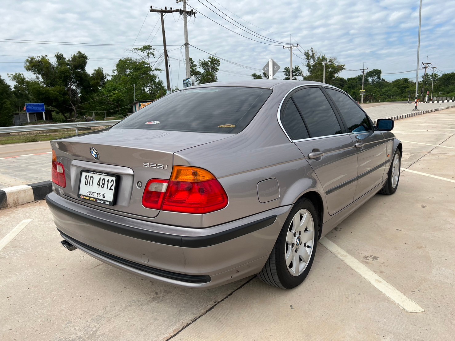 2001 BMW 323i E46 สีเทา