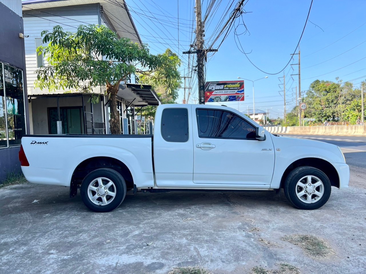 2011 Isuzu D-Max Space Cab สีขาว