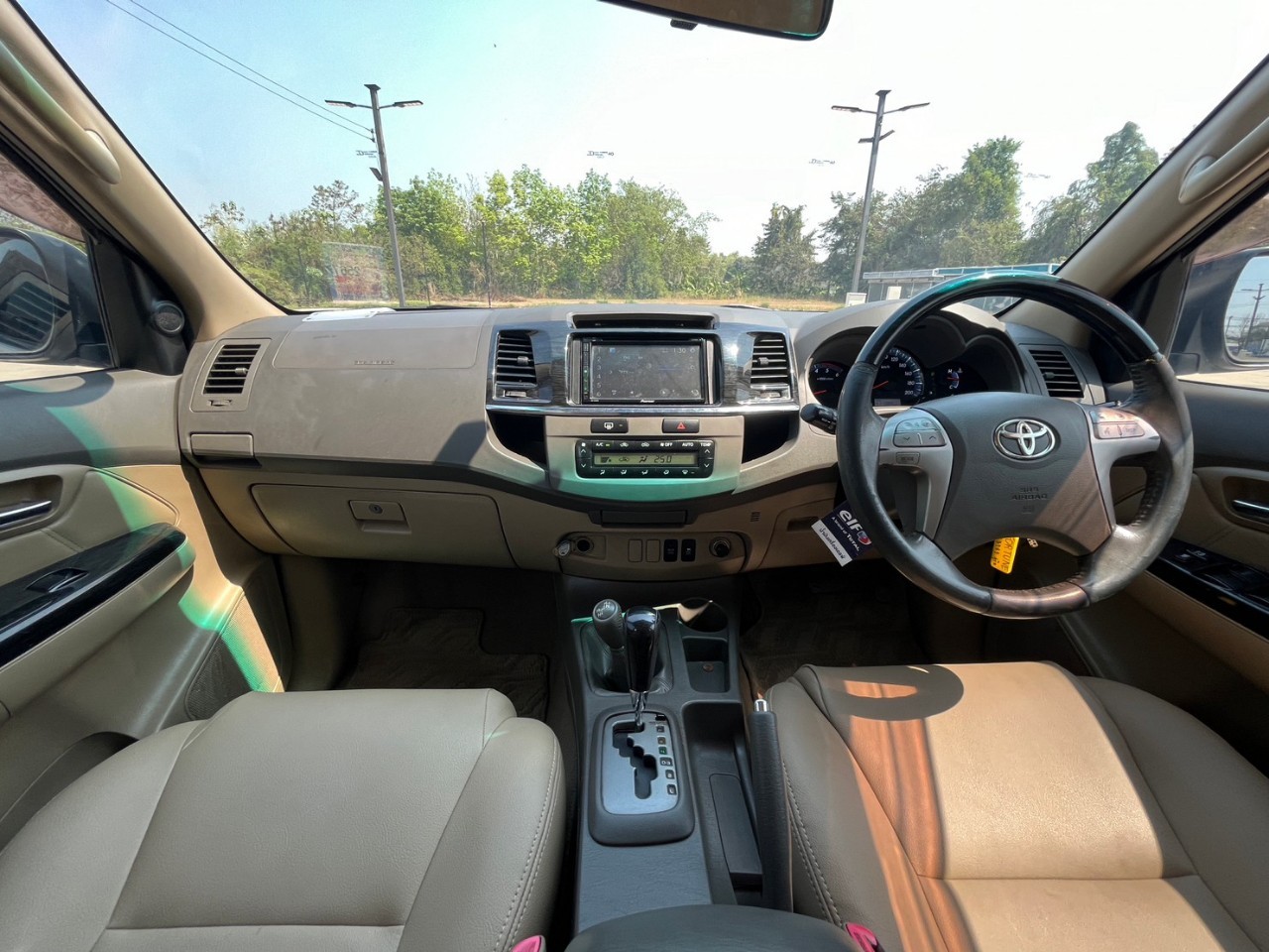 2012 Toyota Fortuner สีขาว