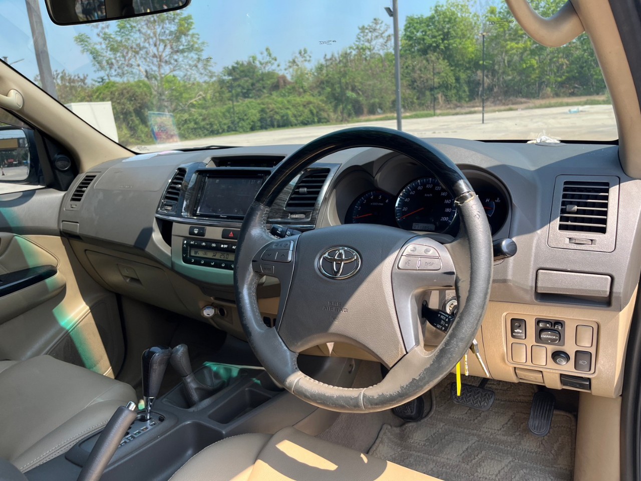 2012 Toyota Fortuner สีขาว