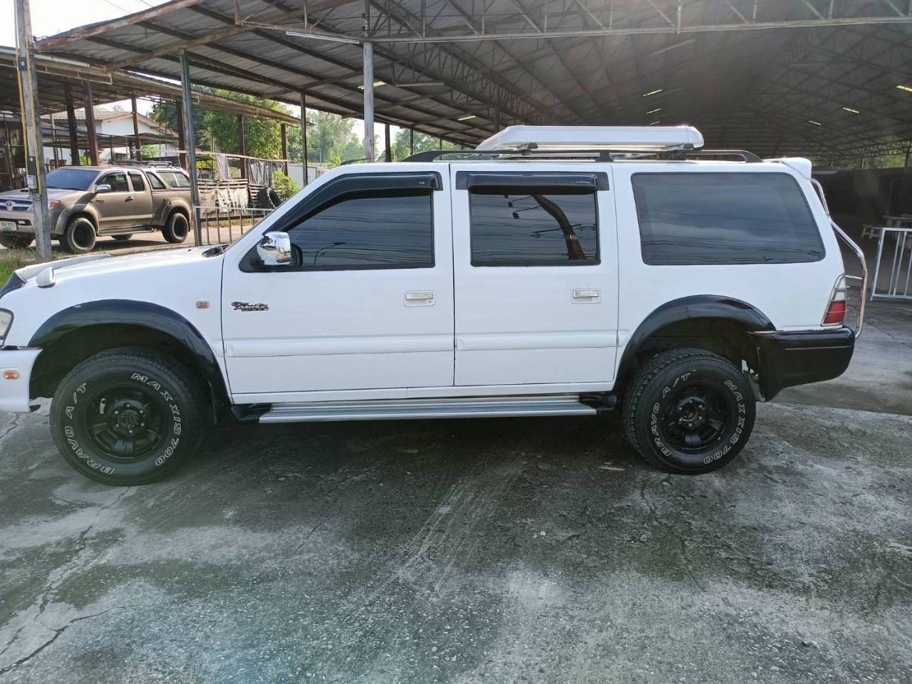 2001 Isuzu Grand Adventure 3.0 4WD สีขาว