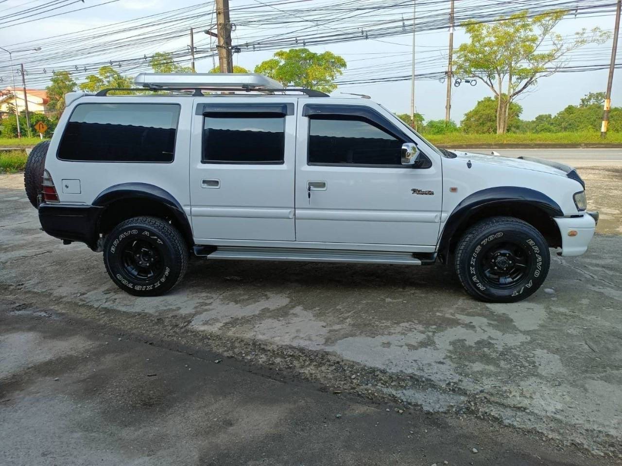 2001 Isuzu Grand Adventure 3.0 4WD สีขาว