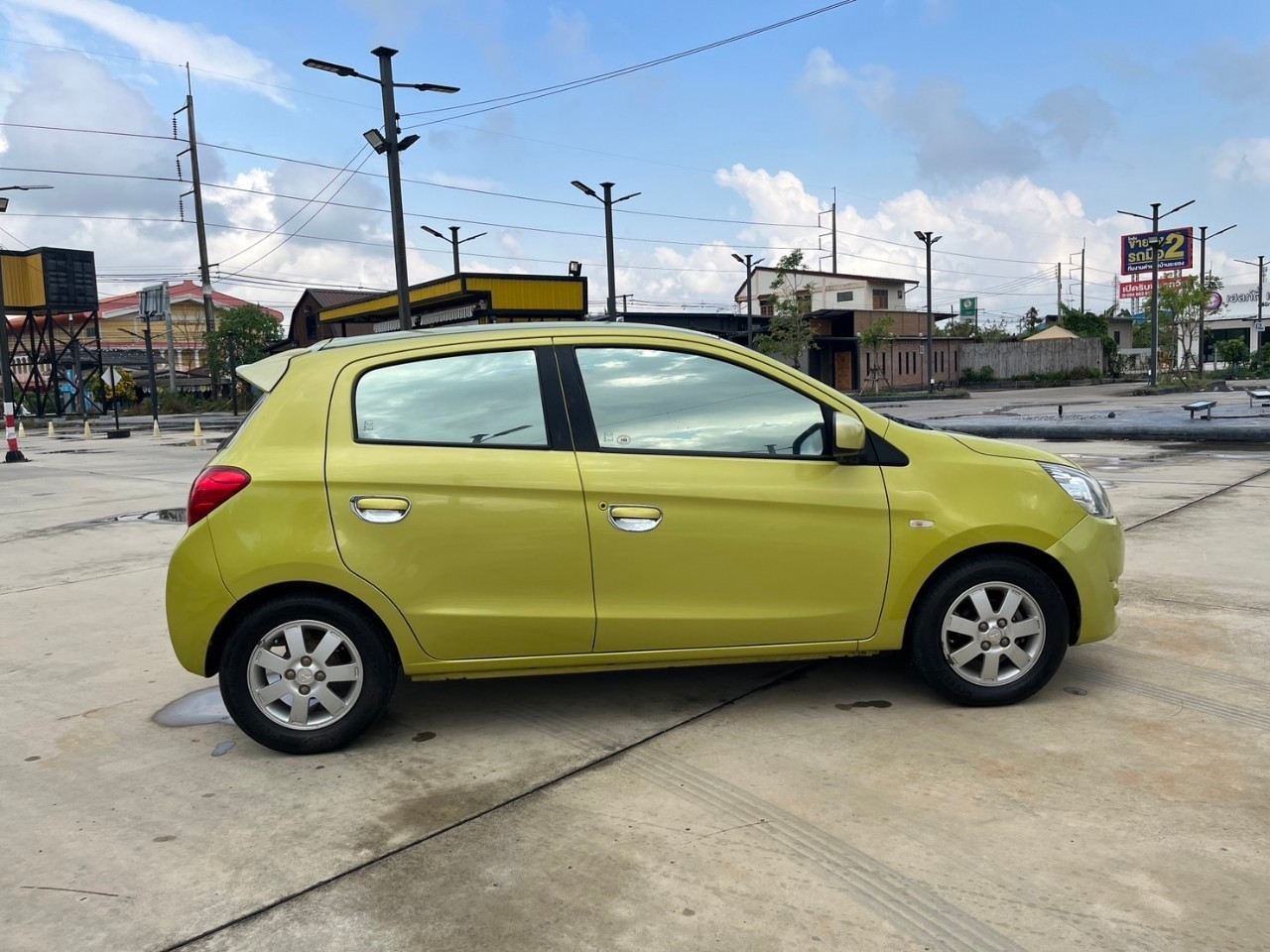 2012 Mitsubishi Mirage สีเขียว