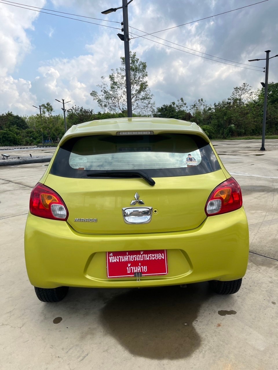 2012 Mitsubishi Mirage สีเขียว