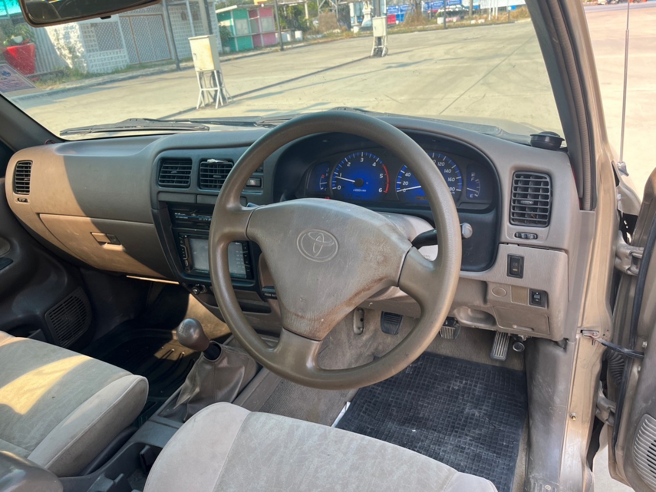 2003 Toyota Tiger 2.5 สีน้ำตาล