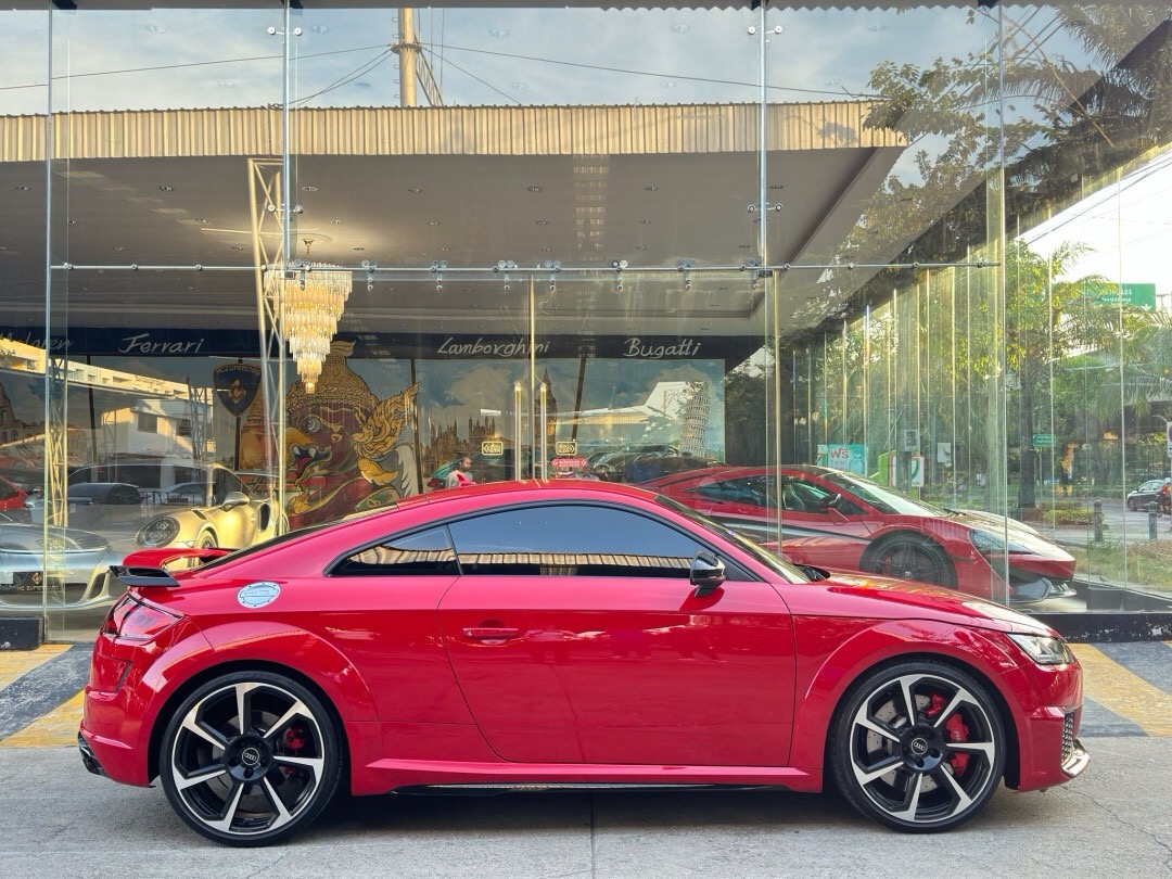 2020 Audi TTRS Quattro coupe สีแดง