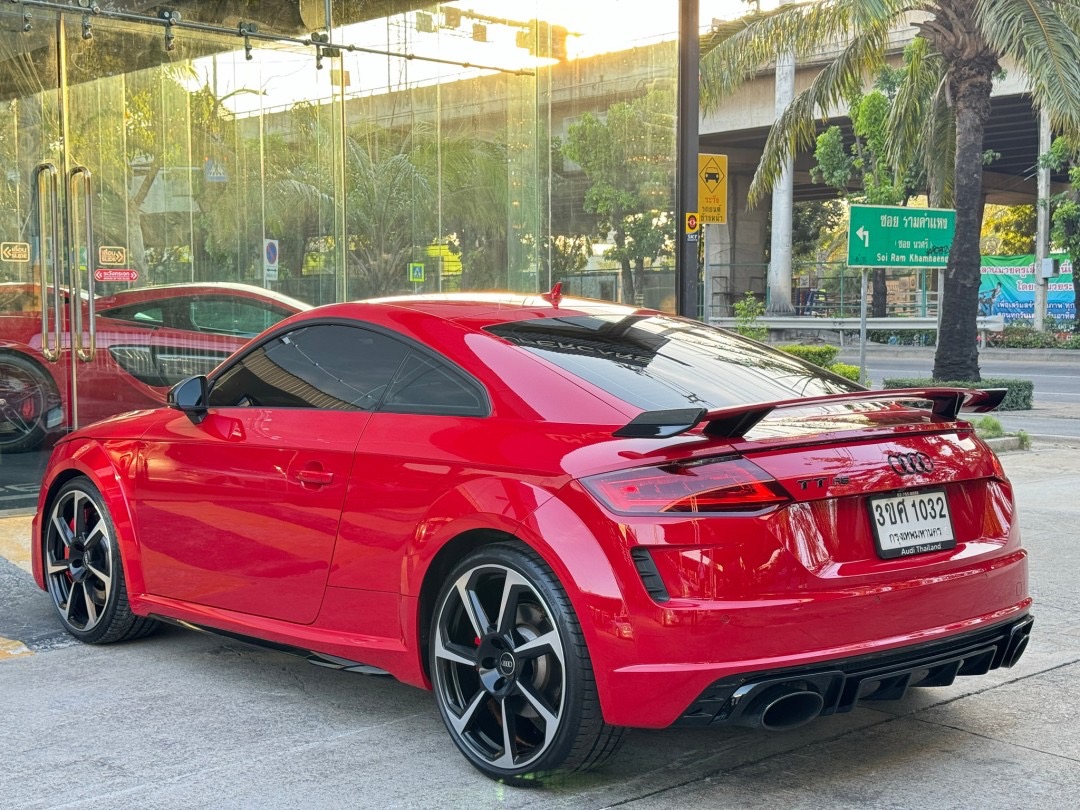 2020 Audi TTRS Quattro coupe สีแดง