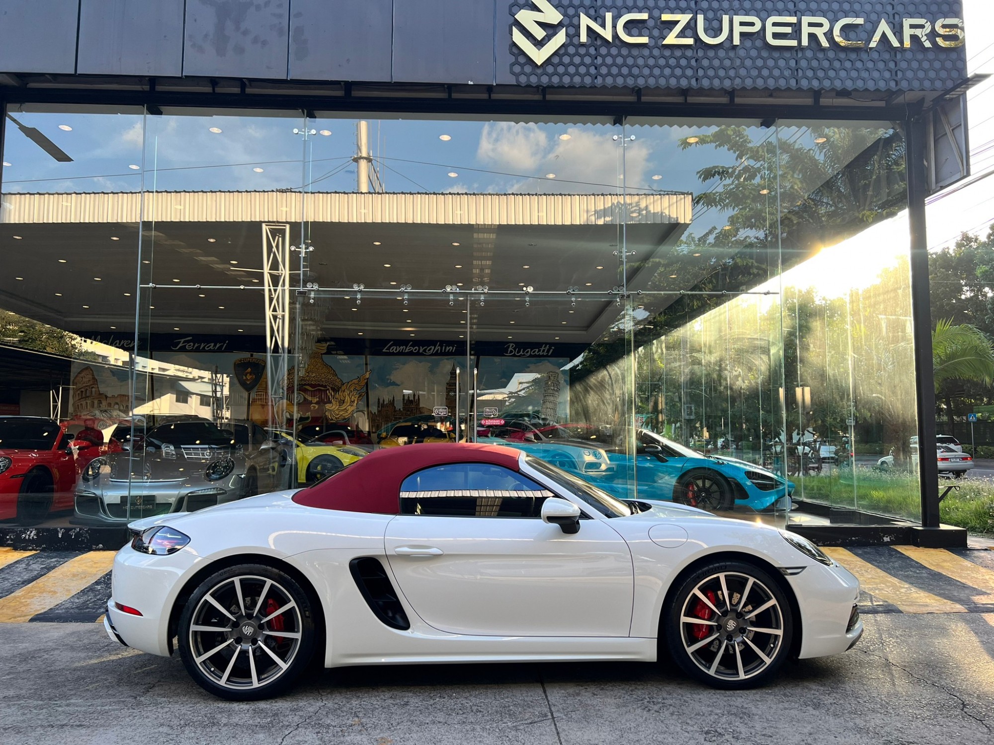 2016 Porsche 718 Boxster S สีขาว