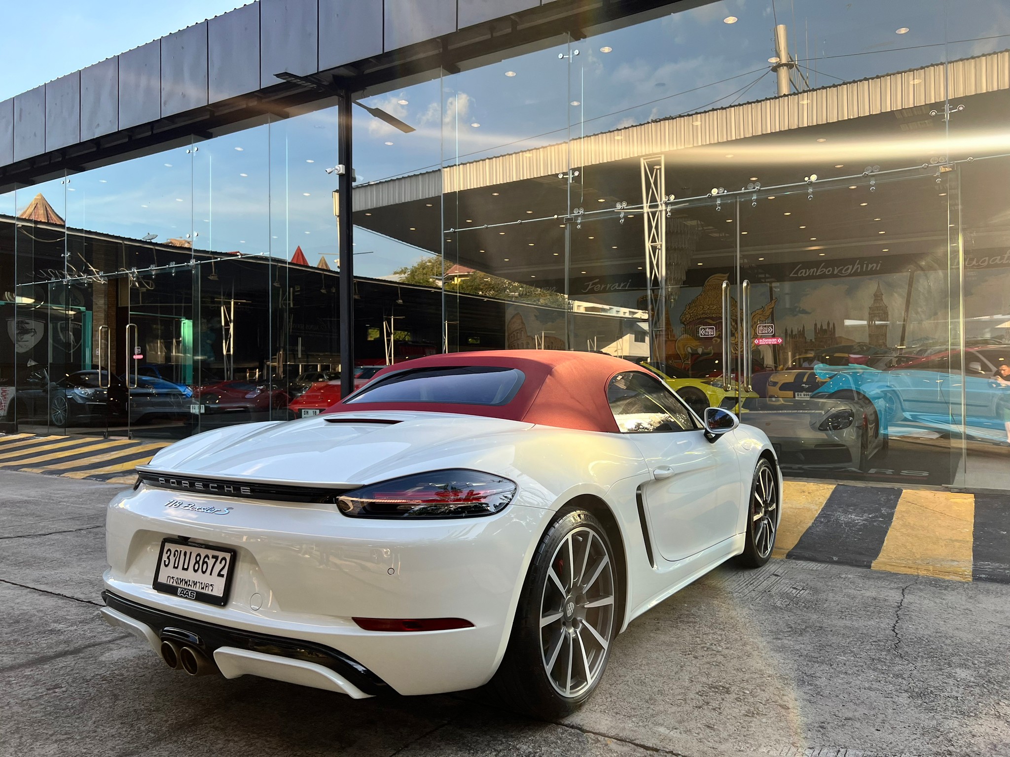 2016 Porsche 718 Boxster S สีขาว