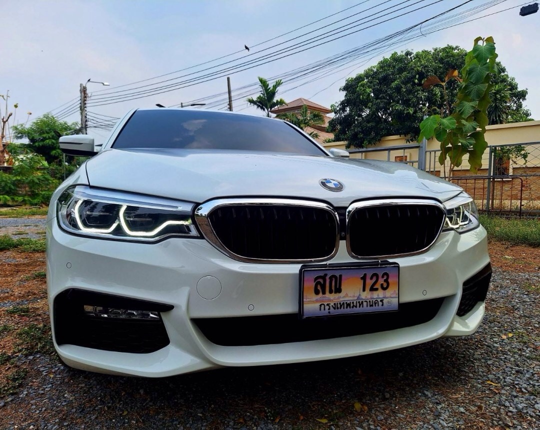 2018 BMW 530e M sport สีขาว