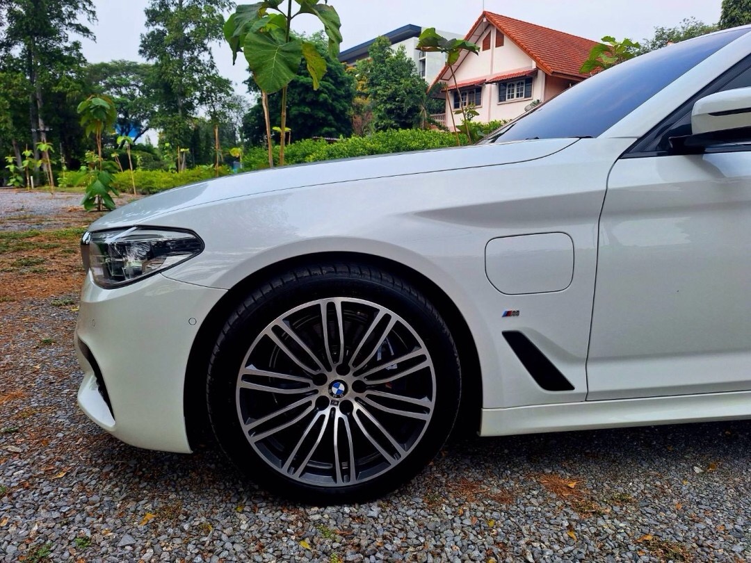 2018 BMW 530e M sport สีขาว