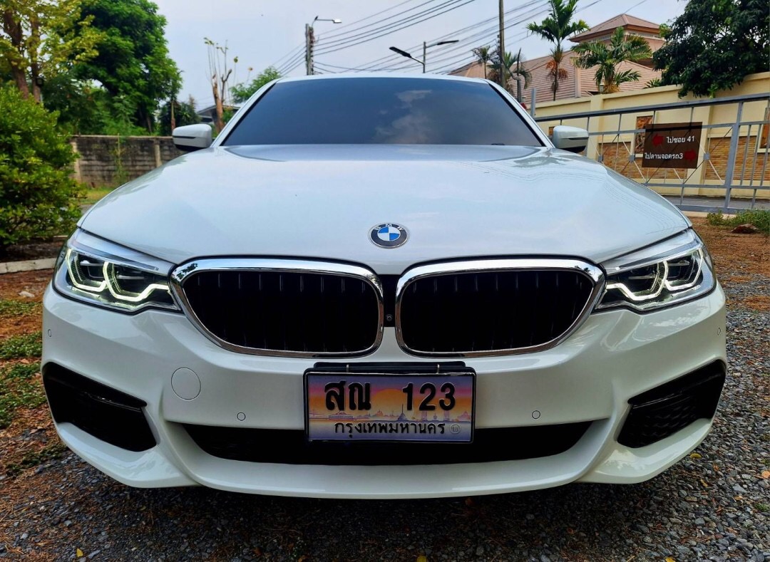 2018 BMW 530e M sport สีขาว