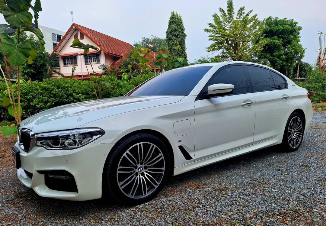 2018 BMW 530e M sport สีขาว