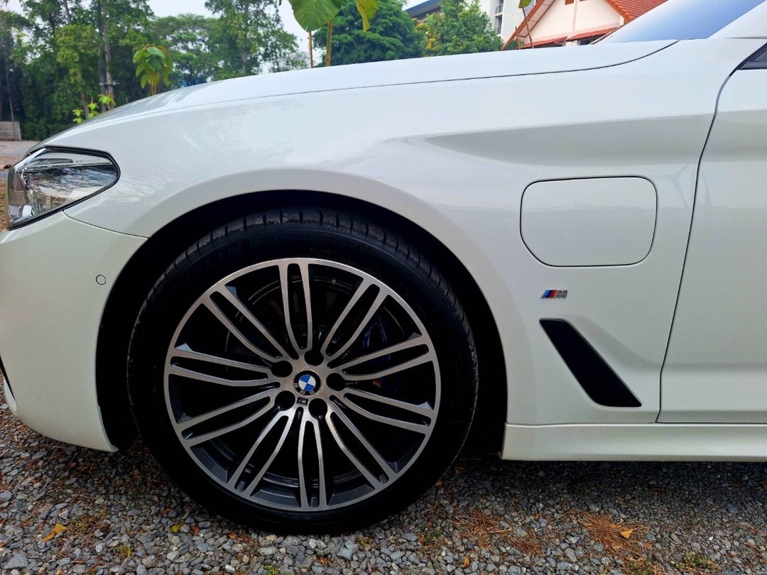 2018 BMW 530e M sport สีขาว