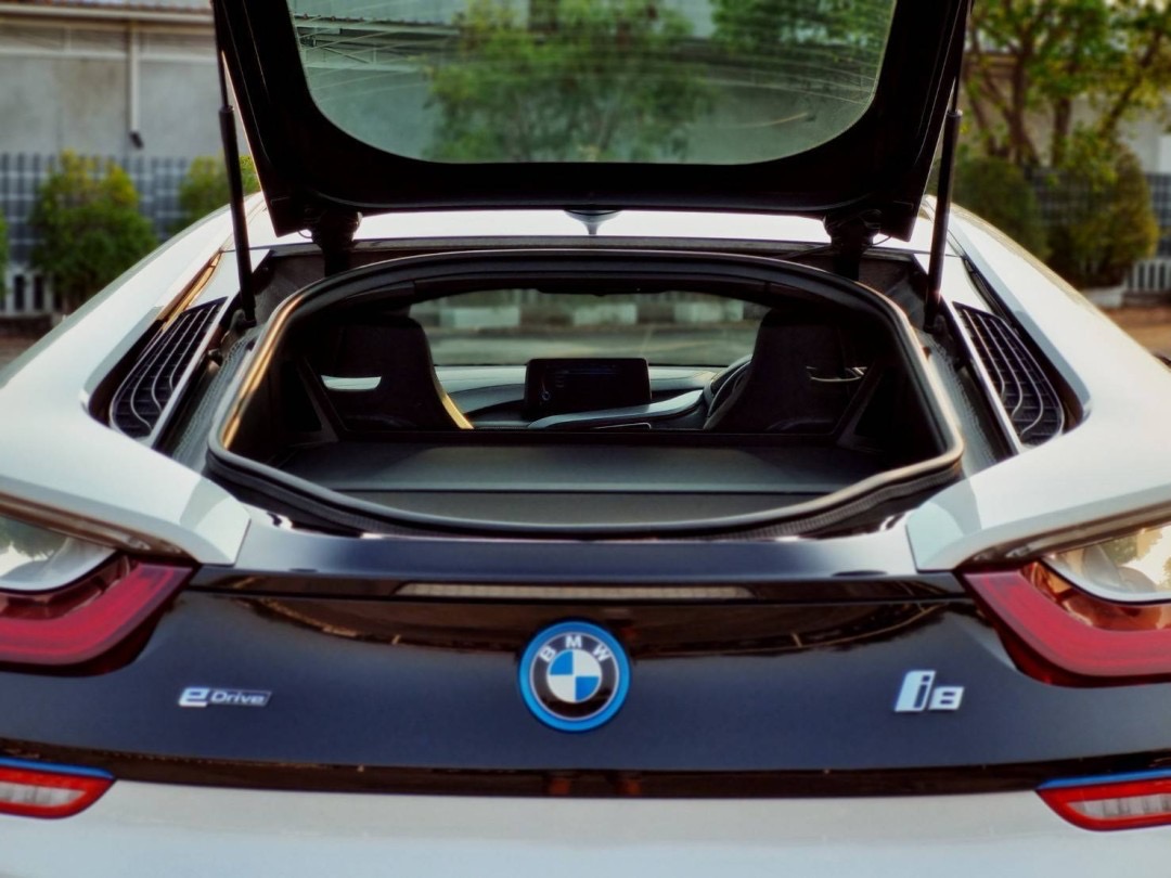 2015 BMW i8 สีขาว