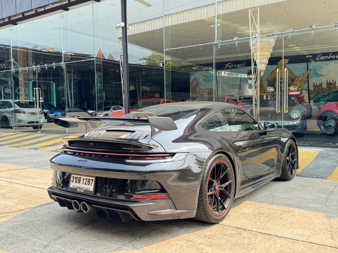 2022 Porsche 992 GT3 สีดำ