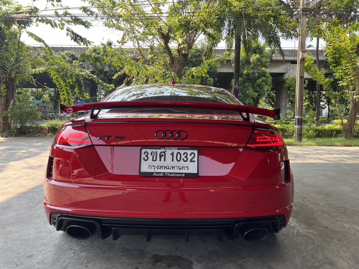 2022 Audi TTRS Quattro coupe สีแดง